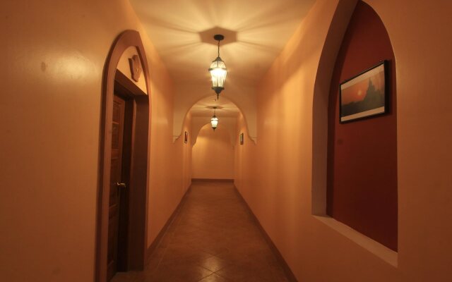 Raza Gyo Hotel