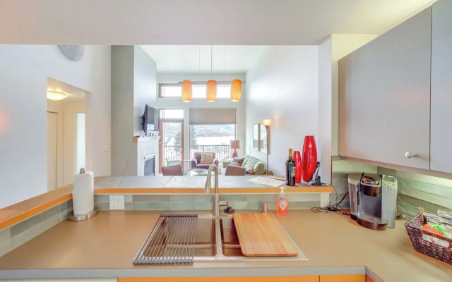 Walk to Lake Chelan: Top-level Waterfront Condo