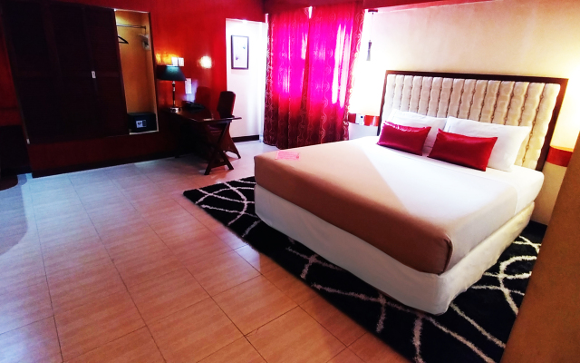 Dulcinea Hotel and Suites