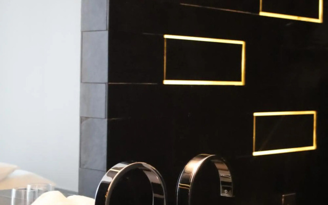 D-Hotel