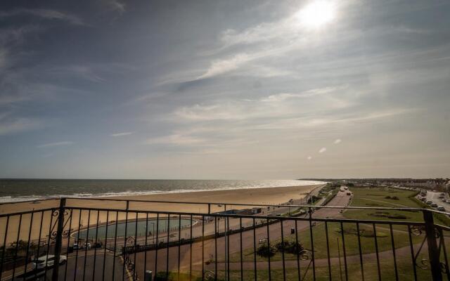 Stunning Sea View Penthouse 2 Bedroom 2 Bathroom