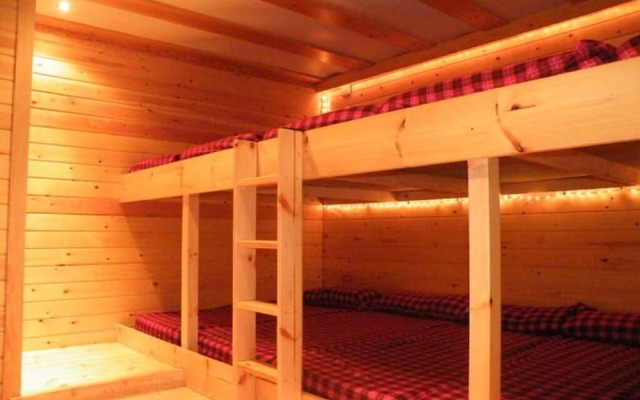 Hostal Xalet Refugi Pere Carné - Hostel