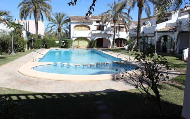 152 Tropicana Park