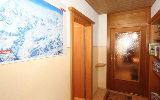Cozy Apartment in Zell am Ziller Balcony