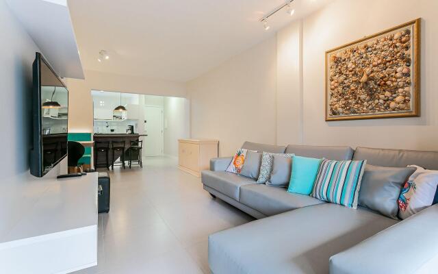 Moderno com Churrasqueira na varanda #IA23