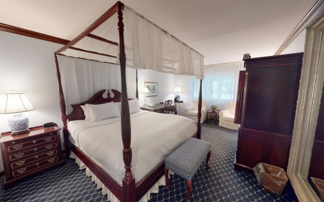 Avon Old Farms Hotel