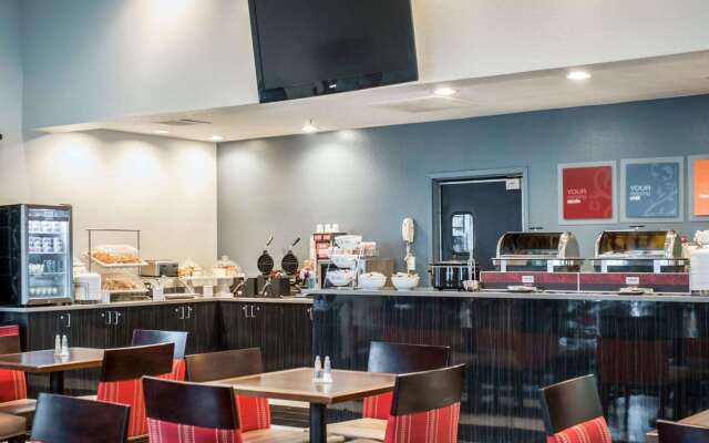Comfort Suites Nashville Airport - BNA