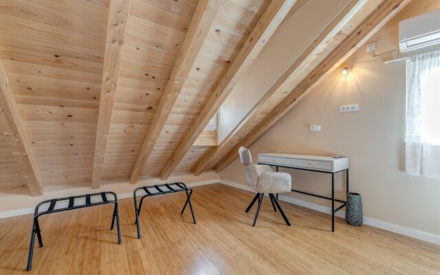 Apt With Terrace and sea View, in Heart of Split