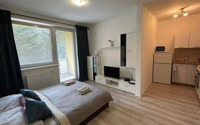 Moderné štúdio s balkónom v novostavbe