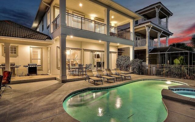 Casa Esmeralda by RedAwning