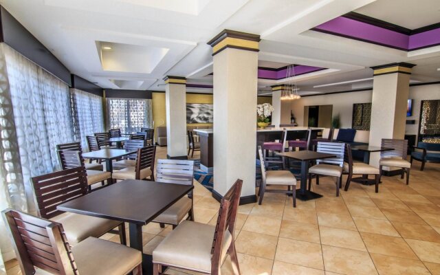 Holiday Inn Express & Suites Farmington by IHG