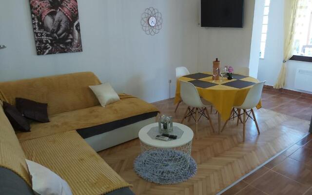 Dorothy Apartment