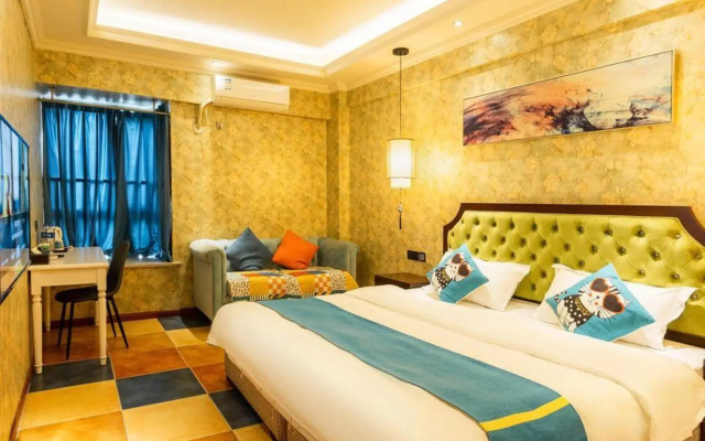 Crystal Hotel (Chengdu Xihua University)