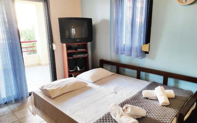 Sea View Maisonette in Chanioti, 40m from the Beach