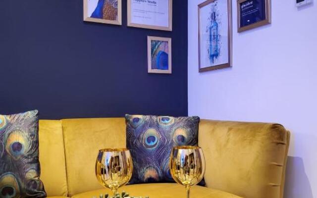 Central Boutique Studio ( With Parking )