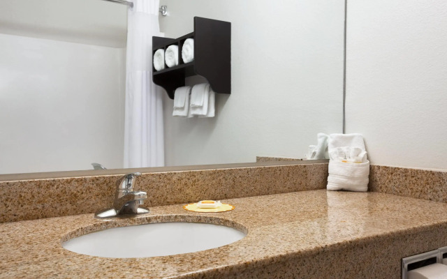 Days Inn & Suites by Wyndham Conroe North