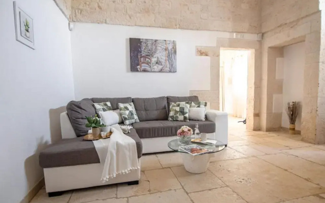 Villa Antica Riconvertita in Dimora di Lusso