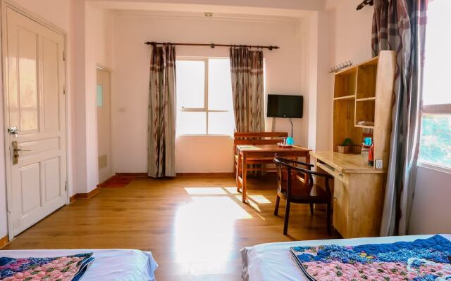 Van Xuan Hotel by OYO Rooms