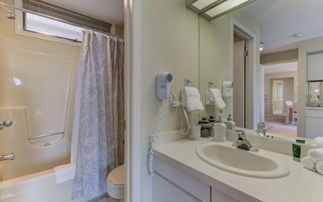 2 Bedroom Condo Golf Course Views 5166