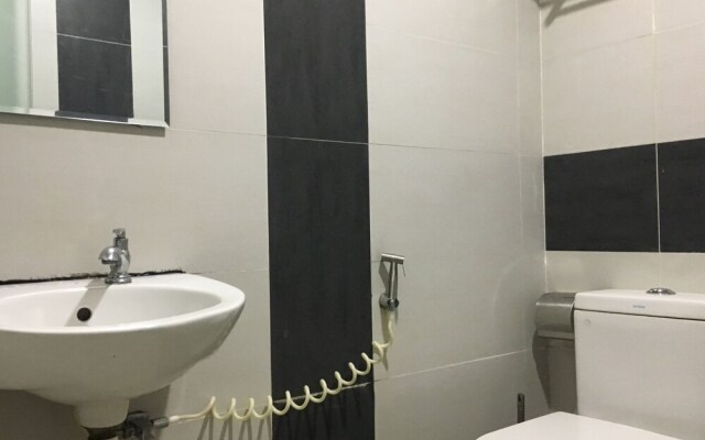 OYO 89856 MF Hotel