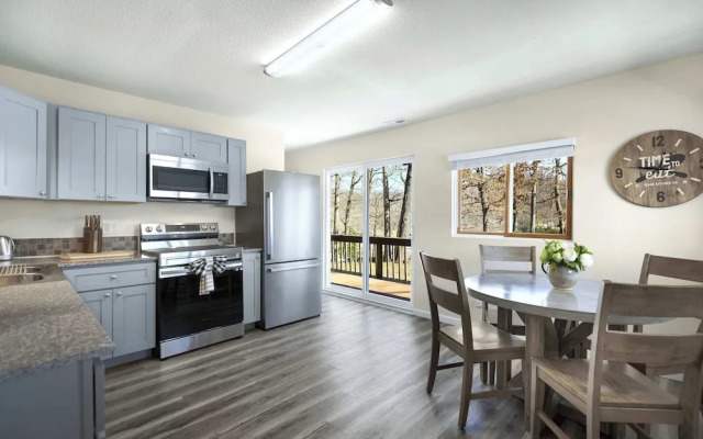 White Oak Landing Spacious 6 BDR w/ Boat Slip!