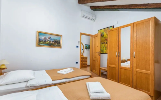 Apartment in Cres Near Old Town & Beach