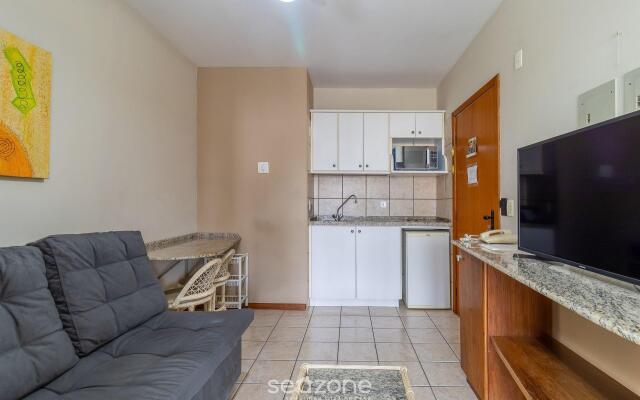 Apt c/ Varanda in Condominio Pe na Areia Iho127