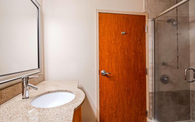 Best Western Plus Rose City Conference Center Inn