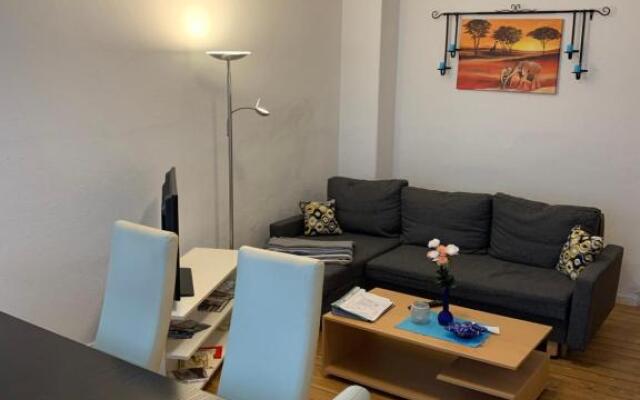 Zentrale 3 Zimmer Altbauwohnung mit Balkon