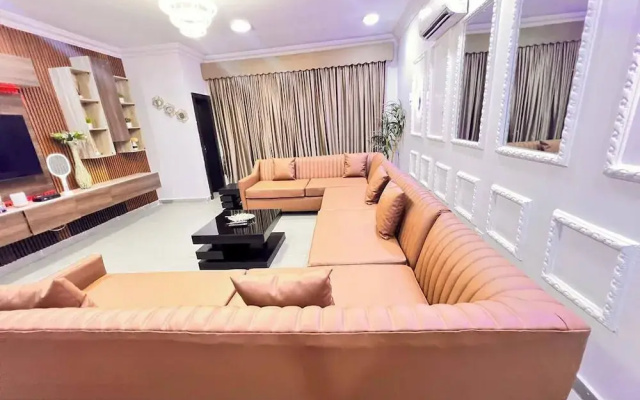 Eazym Shortlet Apartment