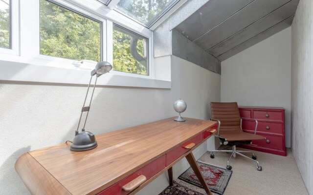 Chic 2 Bedroom Garden House in Dalston