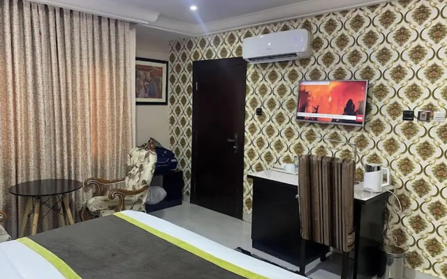 Lushville Hotel and Suites