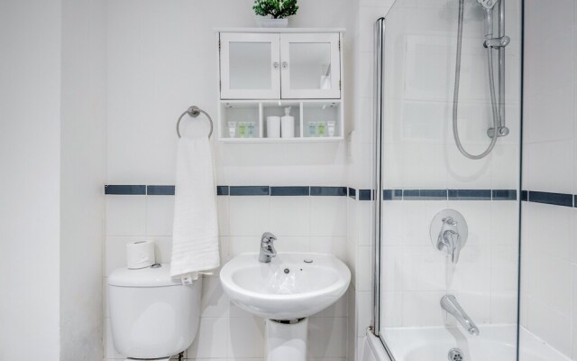 2br-sleeps4-parking-eastlondon