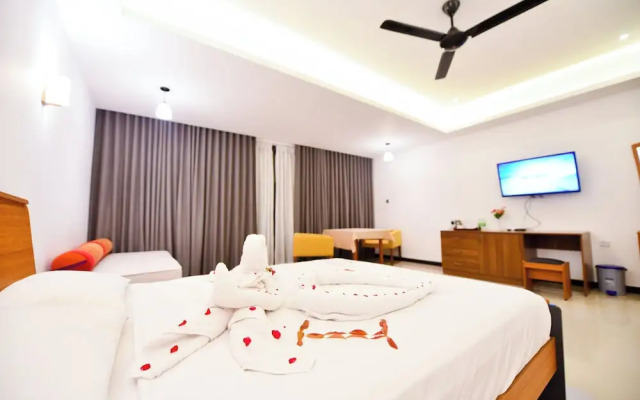 Oasis Riverside Hotel