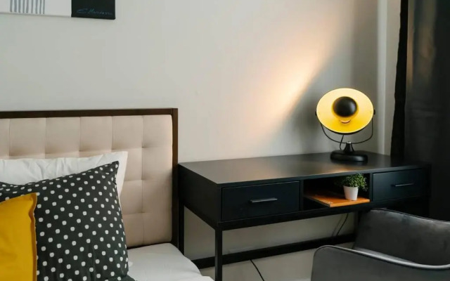 Sunny 2BR Flat-Top Location-Amazing Views