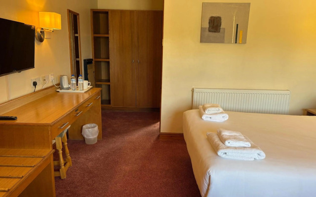 Tollgate Hotel And Leisure
