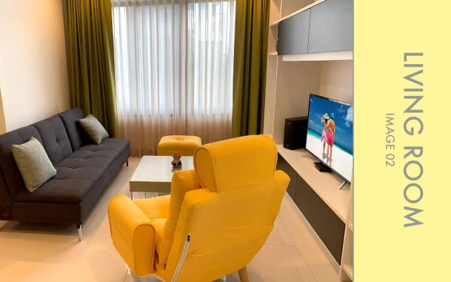 Stylish Condo w. Pool View 2F