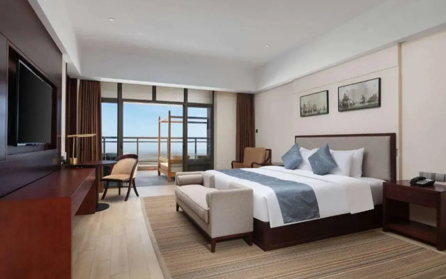 Days Hotel By Wyndham Fangchenggang Bailang Beach