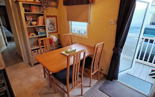 Seaside Caravan - Sleeps 6, Parking & Veranda