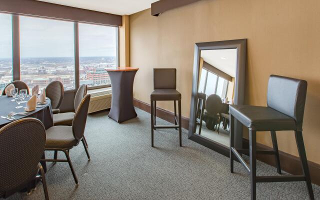Crowne Plaza Kansas City Downtown by IHG