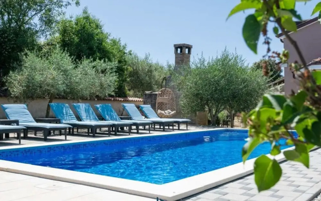 Sunshine Comfortable Holiday Residence