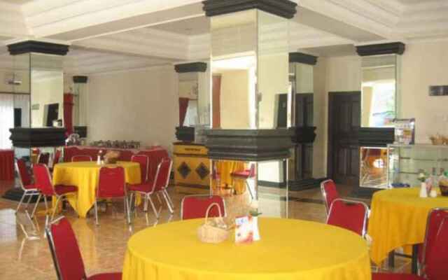 Top Star Hotel