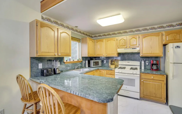 Private Hot Tub: Lakefront Poconos Home!