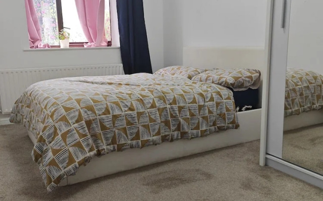 Beautiful 1-bed Apartment in Croydon-free Parking