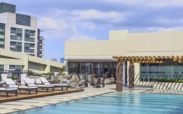 Holiday Inn & Suites Makati by IHG