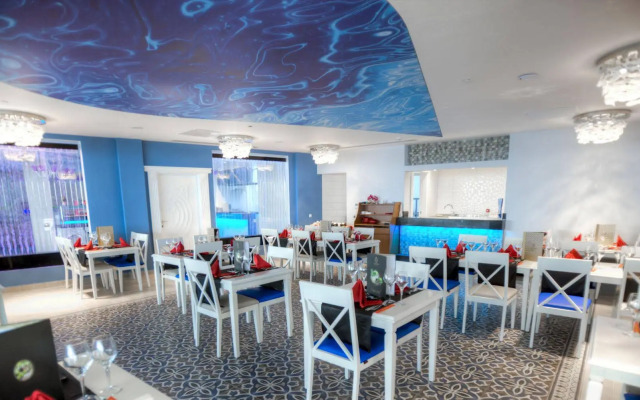 Azura Deluxe Resort & Spa
