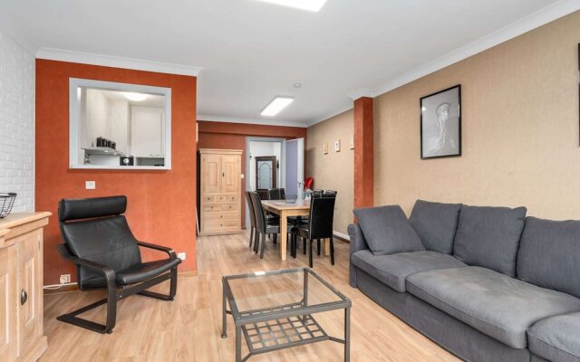 Central Stay w/ Full Kitchen