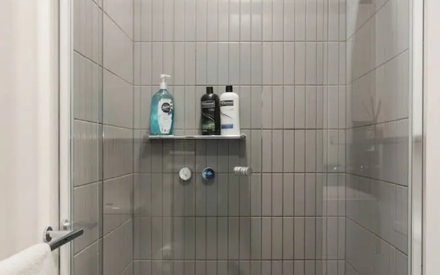 Southbank 2BR High City Views Enjoy Wine, Gym, Pool, Wifi