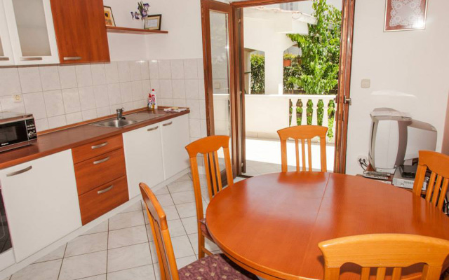 Apartment Pupa - nice family apartments: A2 Mihael Petrcane, Zadar riviera