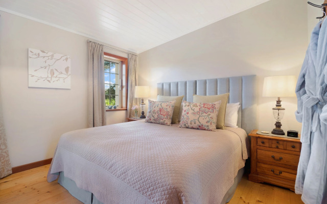 Stonewell Cottages & Vineyards